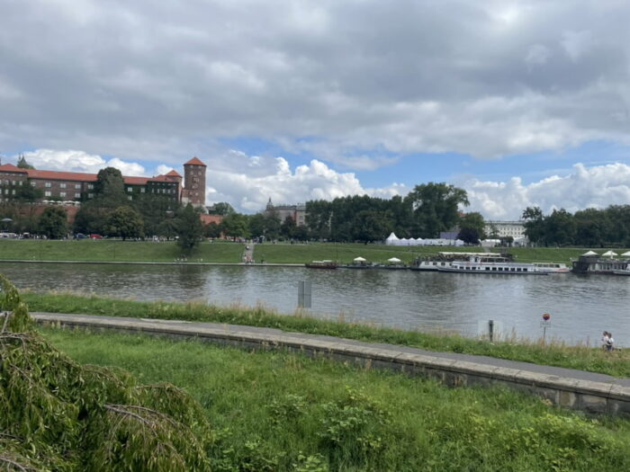 Vista desde la colina de Wawel, al findo Castillo Wawel